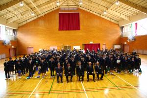 加賀中学校での講和の後記念撮影