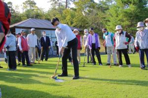 老人クラブ連合会長杯グラウンドゴルフ大会の様子