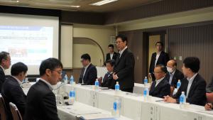 内閣府岡田大臣　視察